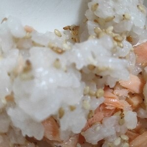 離乳食　鮭とゴマご飯